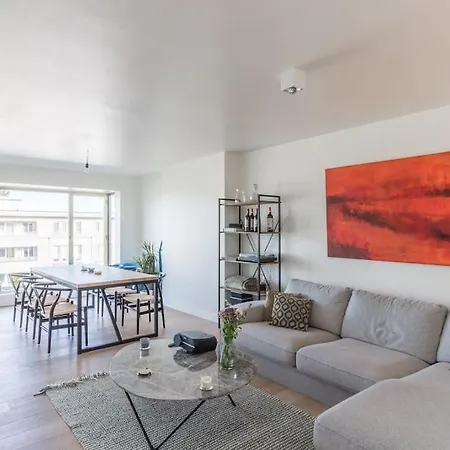 Classy Flat With Awesome View And Great Location! *